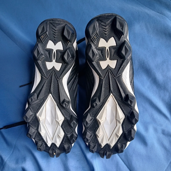 Under Armour Black/White Cleats Size 1Y Unisex - Picture 6 of 6